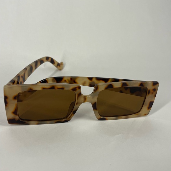 Leopard Pattern Rectangular Sunglasses - Picture 3 of 5